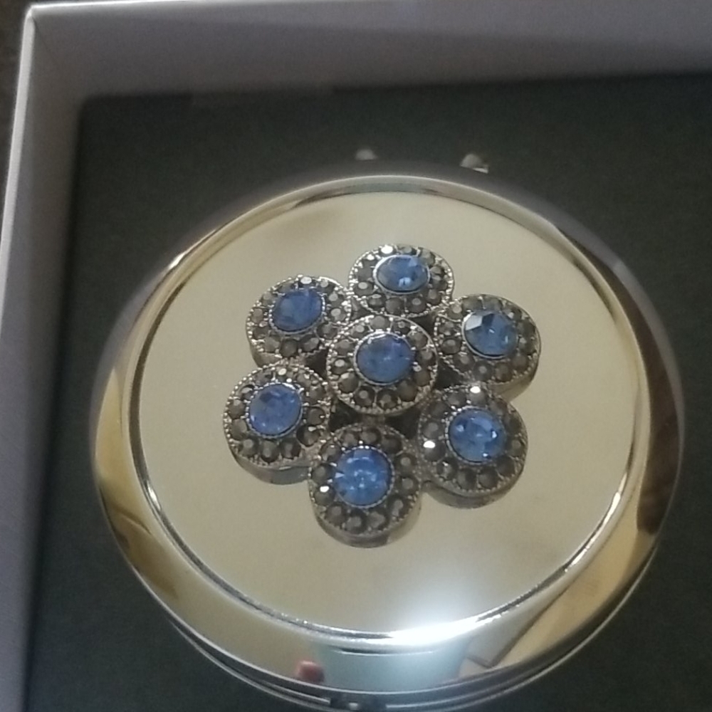 NIB Gift Compact Mirror